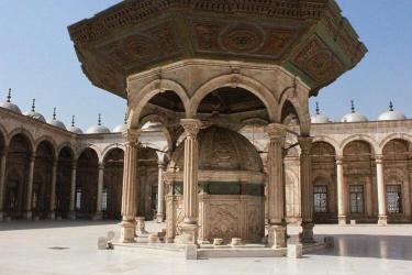 穆罕默德·阿里清真寺：埃及最大的伊斯兰教寺庙，历史的瑰宝与宗教的中心