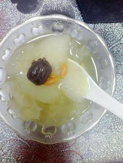 雪梨银耳汤的做法：滋润营养，健康美味