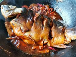 铁锅炖鱼：一道色香味俱佳的家常菜谱
