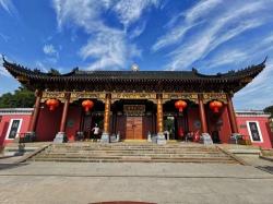 天师府传承千年道教文化，张天师神秘传说吸引万众游客