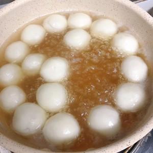 制作美味黑芝麻汤圆的详细步骤，口感香甜不腻