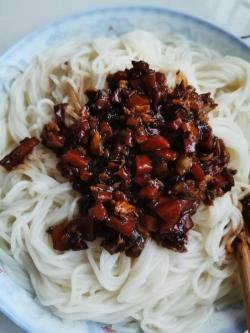 制作美味炸酱面的酱料做法，简单又实用！