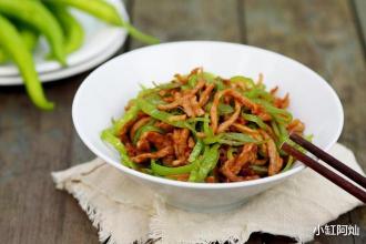 万能配菜菜谱：炒肉丝搭配各种蔬菜的美味秘诀
