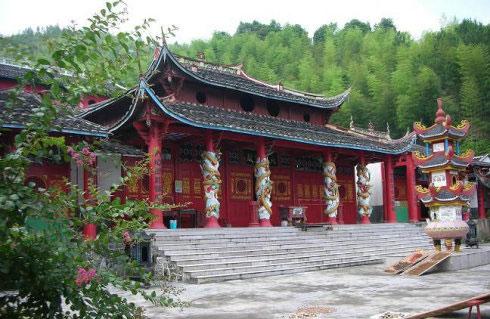 屏琴山寺：唐开元二十年创建的屏南名寺，山水环抱，风景如画