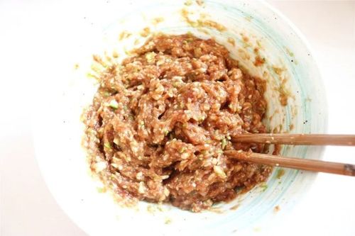 牛肉馄饨馅的详细做法，轻松掌握制作秘诀！