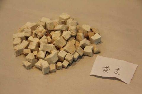 白茯苓：中药材的瑰宝，利水渗湿、健脾安神的全方位应用