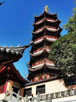 南京鸡鸣寺：古老佛寺的魅力与樱花玄武湖的美景共融