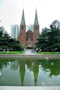 徐家汇天主教堂：上海最大的哥特式建筑，信仰与美的完美融合
