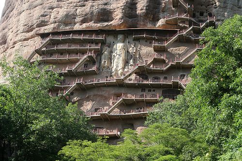 麦积山石窟：世界文化遗产与自然风光的美妙结合