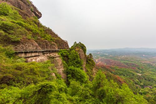 探访广东龙川霍山风景区：感受丹霞仙境的魅力