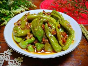 家常青椒腌制法：简单又美味，青椒的做法大揭秘！