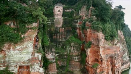 乐山大佛：历史悠久的摩崖造像与震撼的佛教艺术之旅