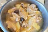 香菇炖鸡汤：家常美味，滋补又营养