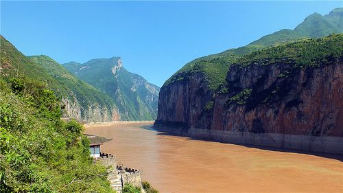 探寻夔门之壮美：长江三峡的自然奇观