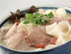 豪华版羊肉烩面制作指南：鲜美至极，一次享受多重美味！