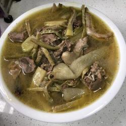 家常美味：笋干老鸭煲的做法与技巧