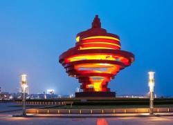 青岛五四广场：历史与现代的交融，城市的标志与文化的见证