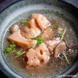 红枣莲藕排骨汤：一道滋养身心的美味佳肴