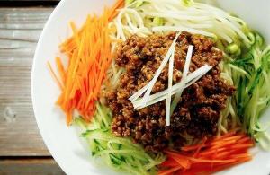 炸酱面的做法：美味与营养的完美结合