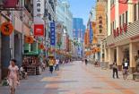 烟台东方巴黎商业步行街：繁华的现代商业中心，市民与游客的购物天堂