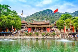 虎溪岩：探访厦门的古寺胜地，感受历史与自然的美妙交融