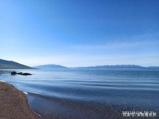 新疆赛里木湖：雪山草原间的蓝色明珠，探秘绝美风光与民族盛会