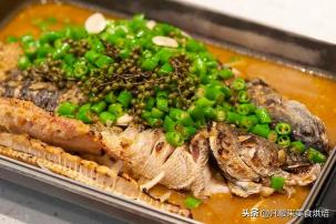 红条鱼的烘焙新吃法：白酒烤鱼配北非小米