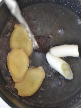 感冒必备：香菜根葱白姜汤的制作方法与功效