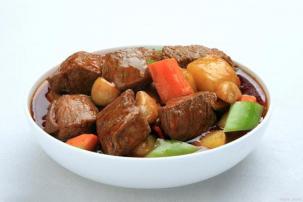 土豆牛肉：一道美味的牛肉与蔬菜搭配
