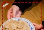 重温老北京味道：酥脆诱人的炸灌肠小吃制作秘籍