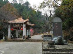 南雄梅关古道：历史的千年走廊，文化的交汇点
