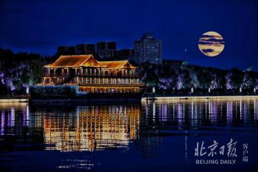 八月十五夜，共赏明月之美