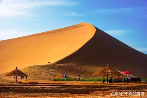 鸣沙山：西北大漠的自然奇观，征服与挑战的胜地