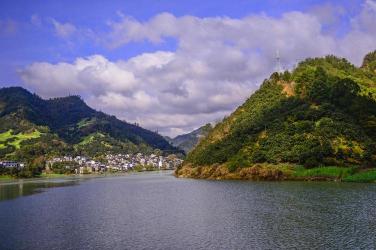 新安江山水画廊：自然与文化的完美融合，体验徽派风情的绝佳之地