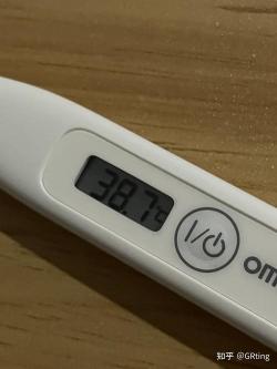 新冠发烧38度需要吃退烧药吗？专家解答新冠发烧应对策略