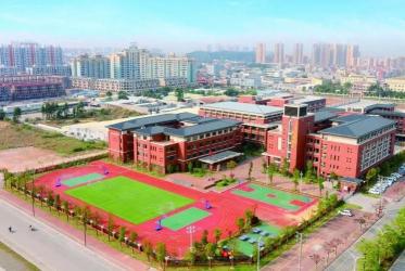 四季变换，校园一景尽收眼底