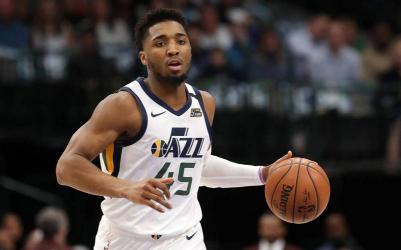 德文·布克：NBA得分后卫的新星与荣誉之路