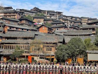 千户苗寨：探访中国最大苗族聚居村寨，体验震撼田园风光与独特文化