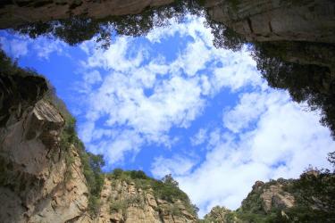 百泉山：隐藏在群山之间的仙子传说与四季如画的自然风光