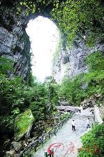 探访仙人桥大峡谷：喀斯特地貌的原生态风光与壮观的天然石桥