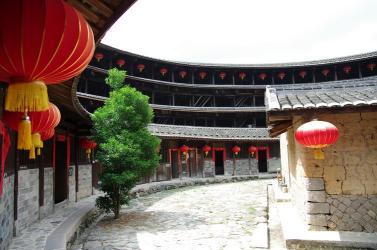 初溪土楼群：历史的瑰宝，美学的典范