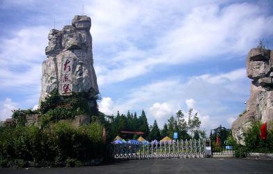 黄水国家森林公园：自然的瑰宝，土家族的家园
